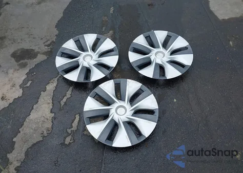 2021 Tesla Model Y Long Range Dual Motor All-Wheel Drive z USA, uszkodzony, nr VIN 5YJYGDEE8MF066264